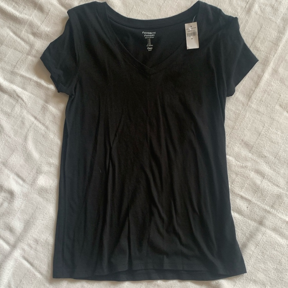 NWT Gap V-neck T-Shirt